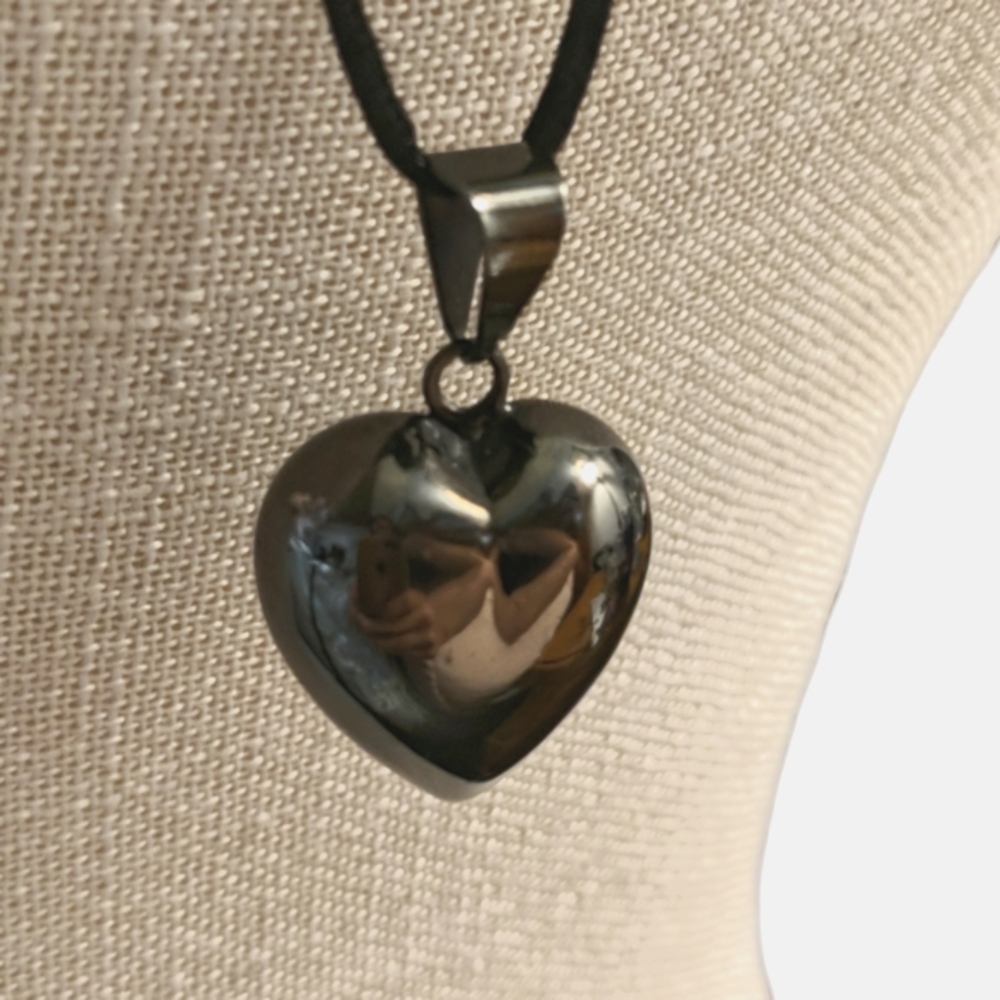Beautiful Dark Silver tone Wind chime 3D Heart Necklace Satin Chain